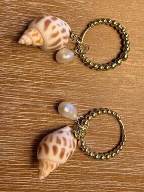 Kendra Scott Shell and Pearl Earrings